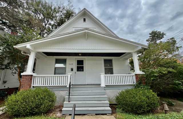 Charming 3 Bedroom House with Front Porch! Gallery 1