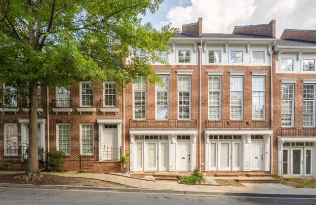 Stylish 3-bedroom townhome in Vermillion in Hustersville photos photos
