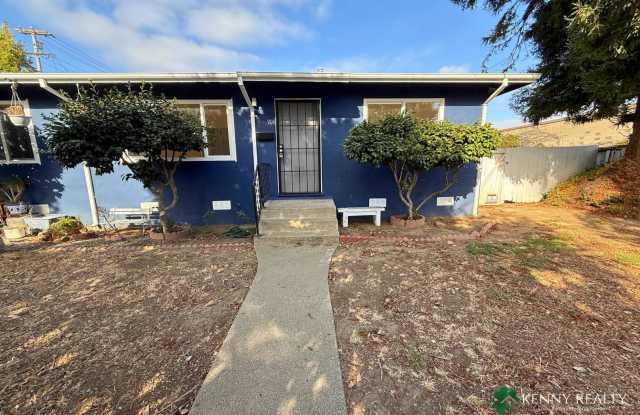 Updated 2BR/1BA Duplex Unit in Burlingame – Private Backyard & Detached Garage Gallery 1