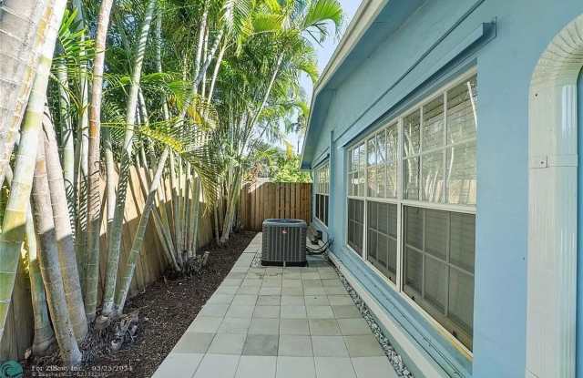 Tropical Oasis Home in THE COVE! ONE MILE FROM BEACH! FULLY FURNISHED! SEASONAL MONTHLY RENTAL AVAILABLE! Gallery 4