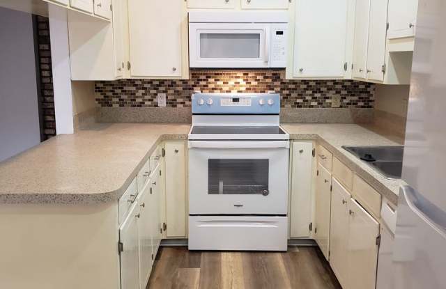 Remodeled 2 bedroom/1&1/2 bathroom in Eastwood on the Bayou photos photos