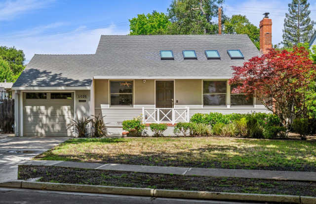 Modern Remodeled Menlo Park Home with Designer Kitchen and Private Yard photos photos