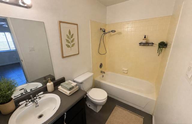 6940 Hopkins Drive Unit B Gallery 4
