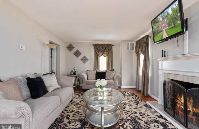 7022 DEERFIELD ROAD Gallery 4