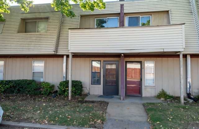 2 Bed | 2.5 Bath in Tulsa! Gallery 1