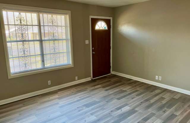 FOR RENT - 3 Bedroom, 1 Bath! - 1503 West College Avenue, Jonesboro, AR 72401 FOR RENT - 3 Bedroom, 1 Bath! - 1503 West College Avenue, Jonesboro, AR 72401