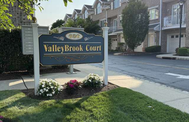638 Valley Brook Ave photos photos