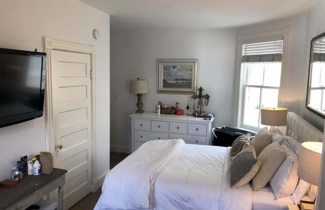 1658 Avon Pl NW Gallery 4