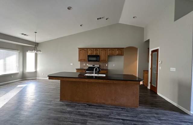 924 N. Cottage Gallery 3