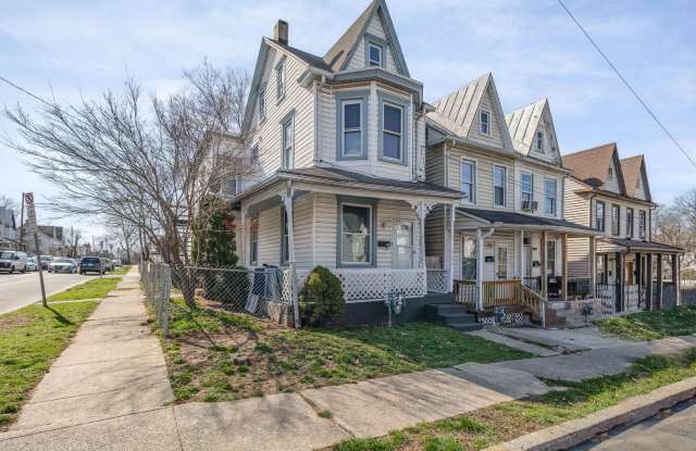 3 possible 4 Bedroom 1 bathroom home in Harrisburg PA! *Section 8 Approved* Gallery 2