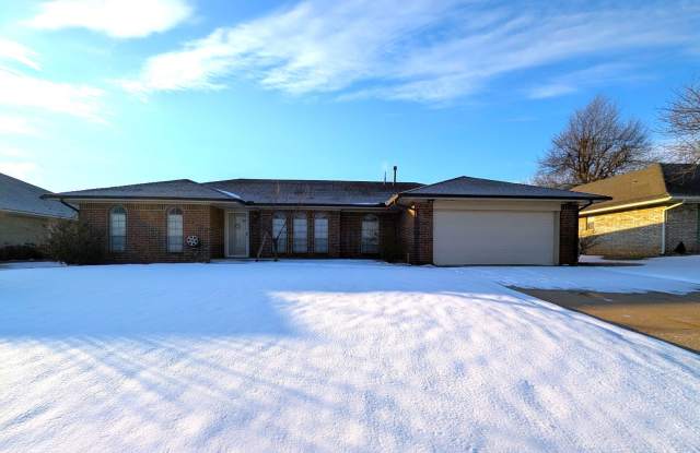 Lots of Room! Close to Shopping! 3/2 photos photos