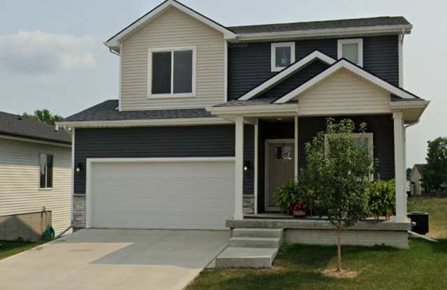 3 Bed / 2.5 Bath Home in Norwalk. Move-In Special: Get 1 month FREE with an 18-Month Lease! - 1700 Howard Drive, Norwalk, IA 50211