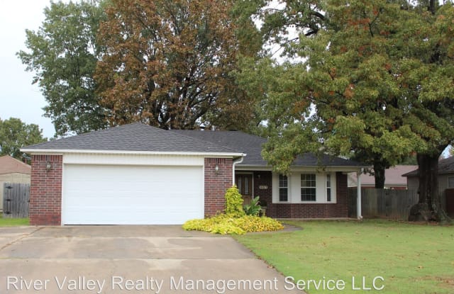 1527 East 14th Place - 1527 East 14th Place, Russellville, AR 72802