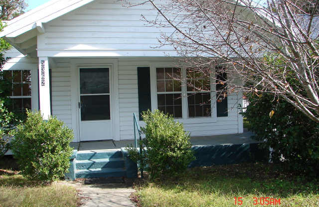 Cute 2/1 Home on Corner Lot in Graceville photos photos