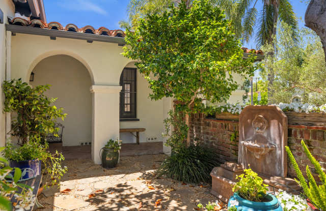 1116 S La Jolla Ave photos photos