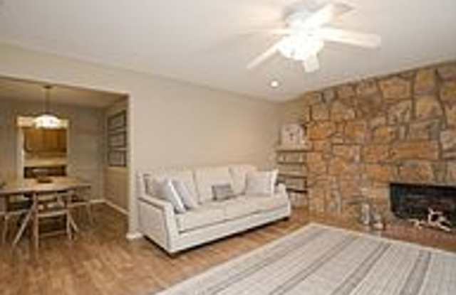 NO PETS ALLOWED: Wonderful 2 bedroom, 2 bath duplex unit has been well-maintained. Quiet midtown Tulsa neighborhood. Gallery 4