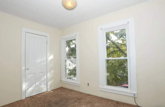 Four bedrooms, 1.5 baths Single Family House for Rent! Gallery 3