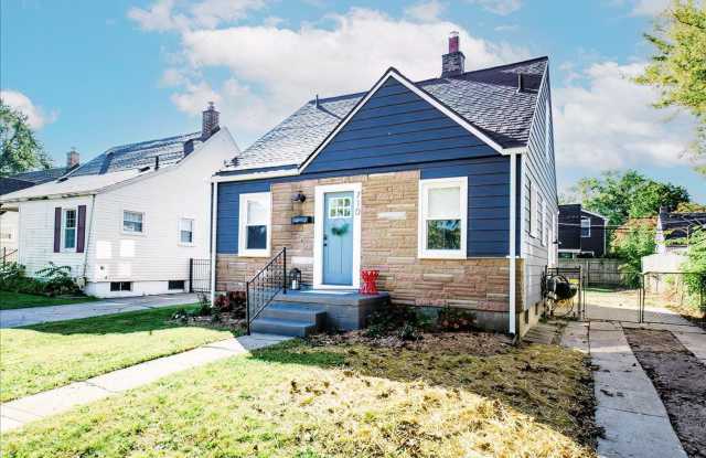Beautiful Bright 3B/1B Bungalow in Royal Oak photos photos