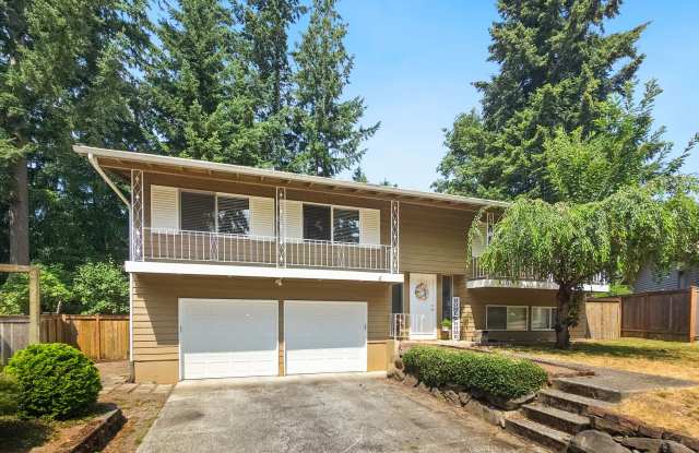 Spacious 6BR/4BA Home Near Totem Lake Gallery 1