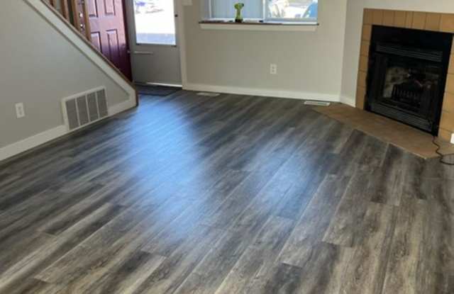 REMODELED TWO BED TOWNHOME!! Gallery 3