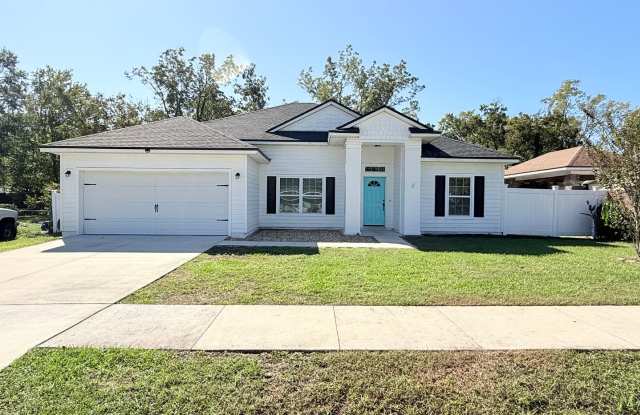 Beautiful 4-Bedroom Home with Stunning Primary Suite & Fully Fenced Backyard! Gallery 1