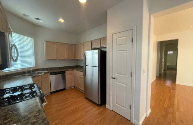 Nice single story, 3 bedroom, 2 bath plus 2 car garage home Gallery 4