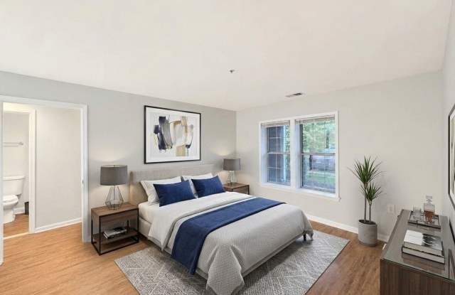 Beautiful Garden Style Condo with Parking Gallery 1