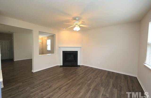 805 Roni Court Gallery 4