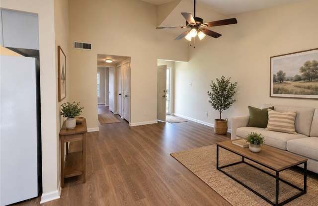 903 S Magnolia Avenue Gallery 1