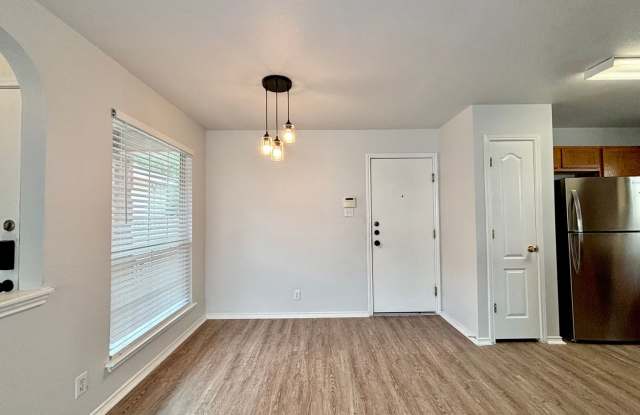 Beautiful home in the desirable Gardens at Woodlake community! Gallery 4