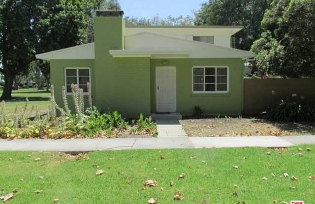 5176 Village Grn Gallery 1
