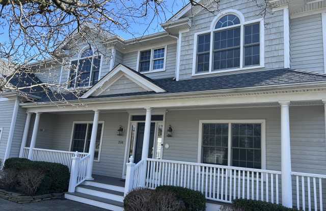 206 Pointe Drive Gallery 2