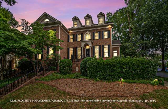 Luxurious 4 Bedroom, 5.5 Bathroom Townhome on Prestigious Queens Road. Contact (980) 315-3645 for private showing. Gallery 3