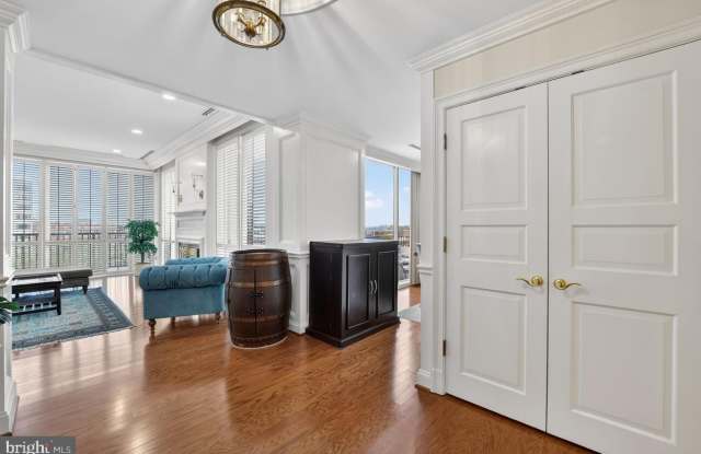 1300 ARMY NAVY Drive Gallery 2