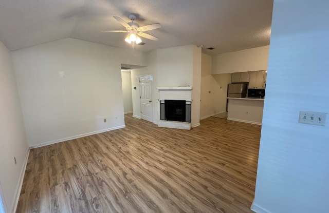 Three Bedroom Near Vet School! Gallery 4