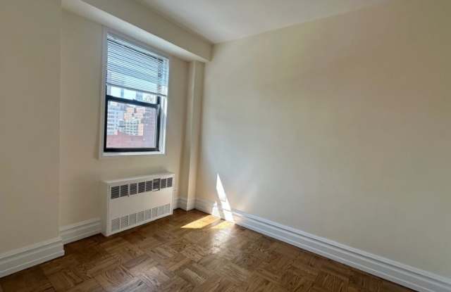 416 E 79th St Gallery 3