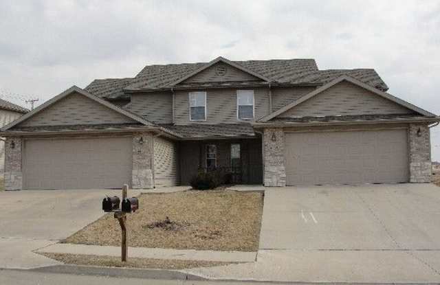 Spacious 4-Bedroom Duplex with 2-Car Garage  Lawn Care Included – 4108 Arctic Fox Dr photos photos