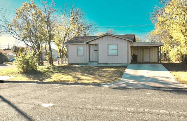Charming 2 bedroom, 1 bath home with carport and spacious back yard! photos photos