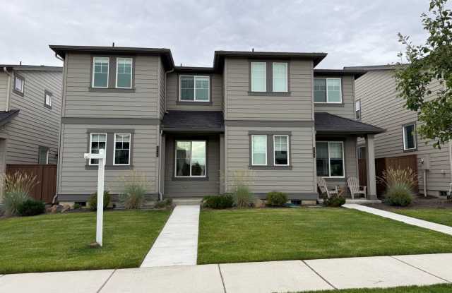Beautiful 3 Bed/2.5 Bath Townhome - NE Bend photos photos