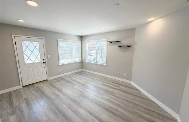 1124 Mayflower Avenue Gallery 3