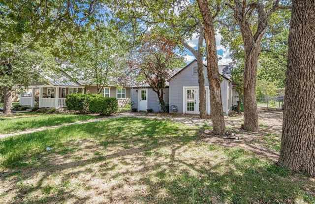 982 W Tarleton Street - 982 West Tarleton Street, Stephenville, TX 76401