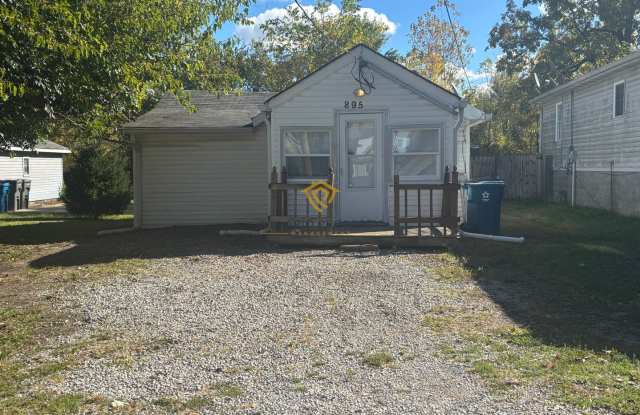 West Side, Close to the Airport, 1 Bedroom, 1 Bathroom Cozy House Available NOW! - 895 South Auburn Street, Indianapolis, IN 46241