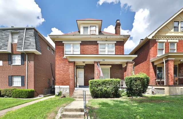 5br,1.5ba, FREE off-street parking, huge front porch, central AC, big backyard, recently remodeled, FREE washer/dryer  & 1 min walk to High St. Gallery 1