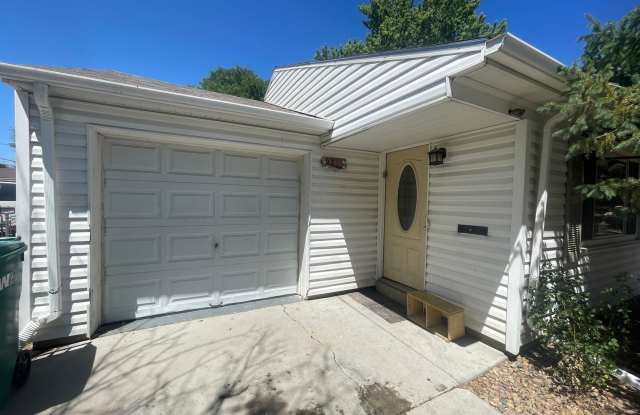Charming 3 Bedroom Home in Aurora photos photos