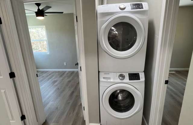 Brand New Remodeled 3Bed 2Bath Home With a Huge Backyard Gallery 4
