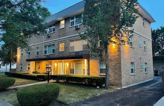 301 W Park Place - 301 West Park Place, Arlington Heights, IL 60004 301 W Park Place - 301 West Park Place, Arlington Heights, IL 60004