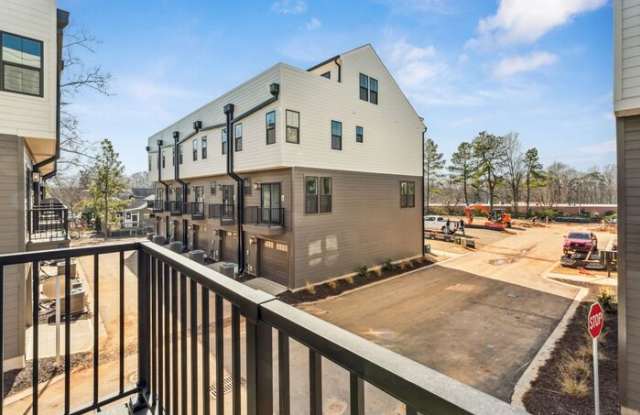 6016 Old Pineville Road Gallery 4