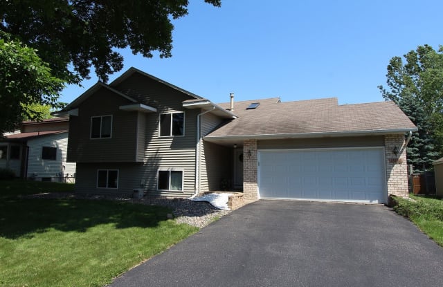 17886 S Shore Lane W - 17886 South Shore Lane West, Eden Prairie, MN 55346