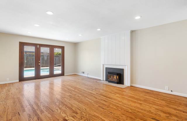 930 Sierra Madre Dr Gallery 2