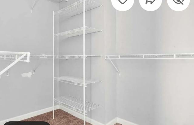 Room in 5 Bedroom Home at Victoria Park SW photos photos